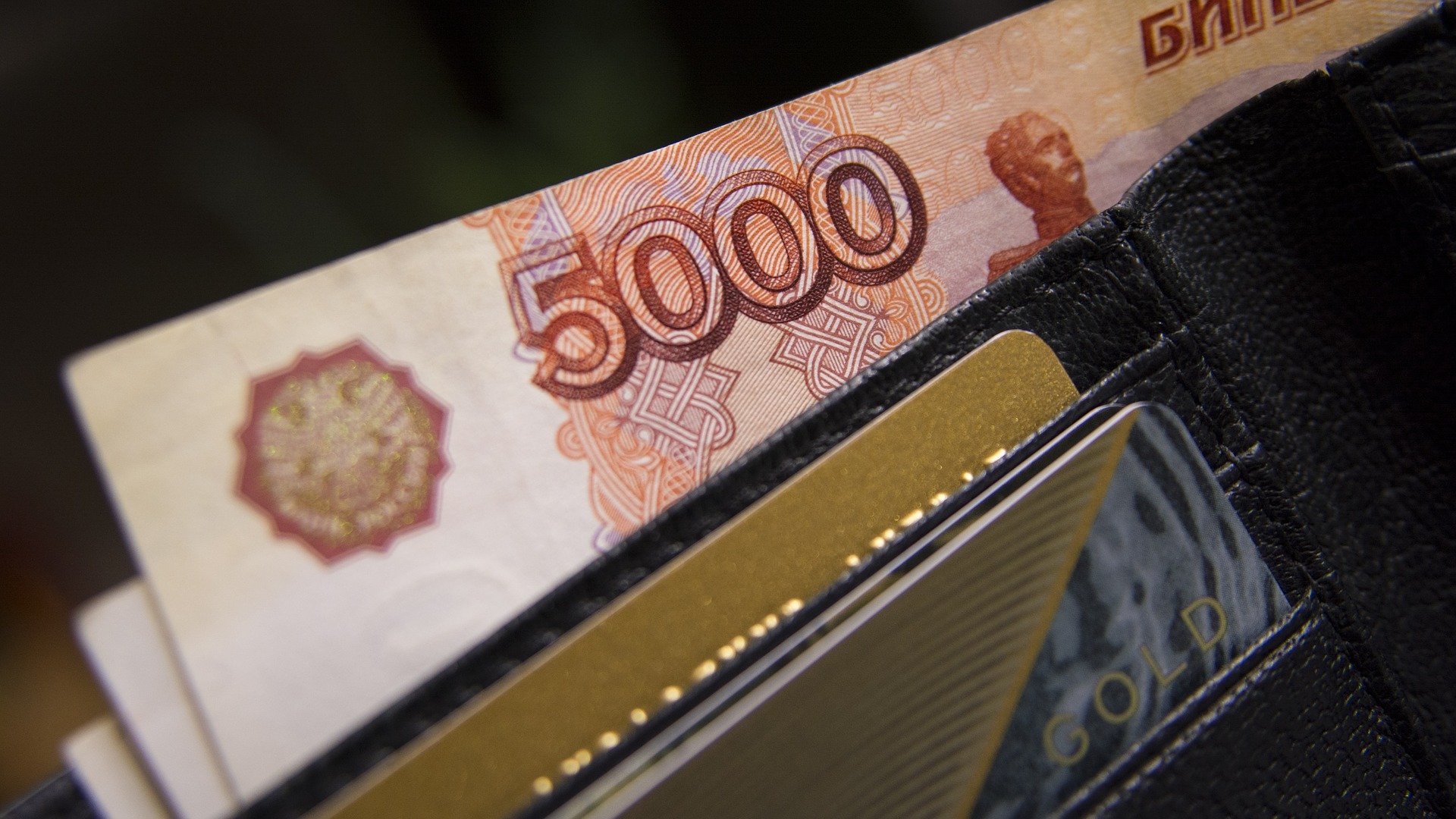 Эксперты: в 2020 году россияне «спасали» свои сбережения досрочным погашением ипотеки - фото 1