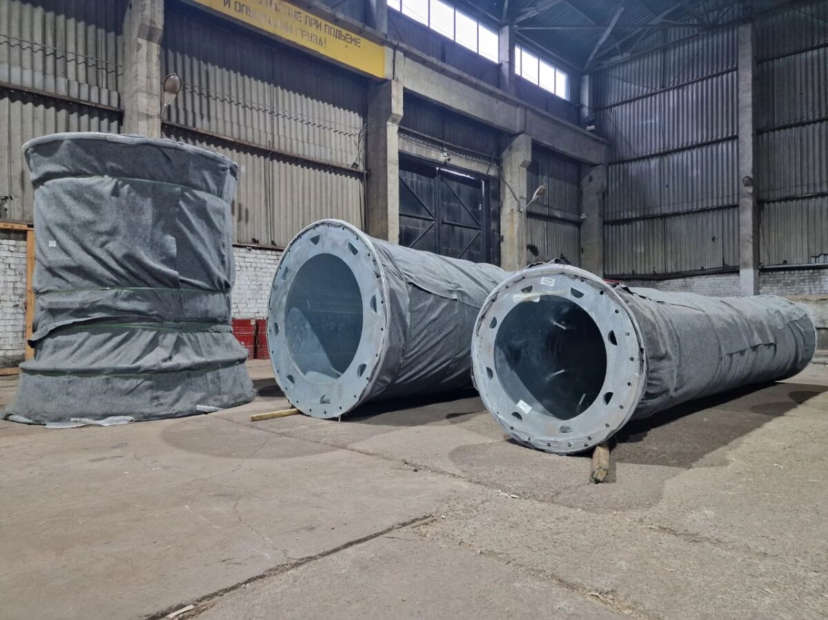 Первые опоры для будущей канатки через Оку привезли в Нижний Новгород - фото 1