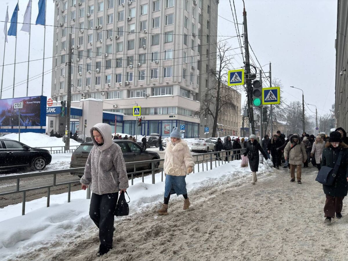 Пешеходы жалуются на непроходимый гололед в центре Нижнего Новгороде - фото 1