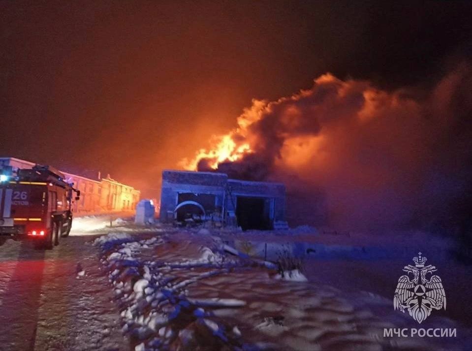 Прокуратура проводит проверку из-за пожара на складе в Кстовском районе - фото 1