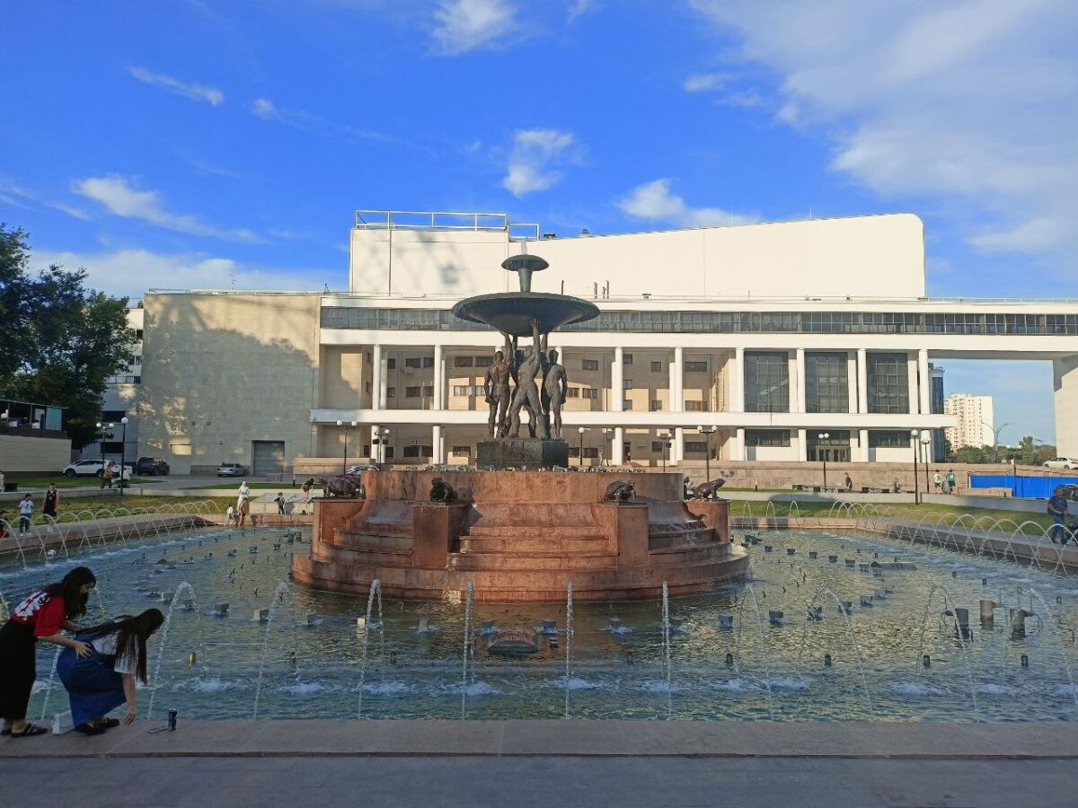 В Ростове театр Горького и подрядчик судятся из-за ремонта лифтов - фото 1